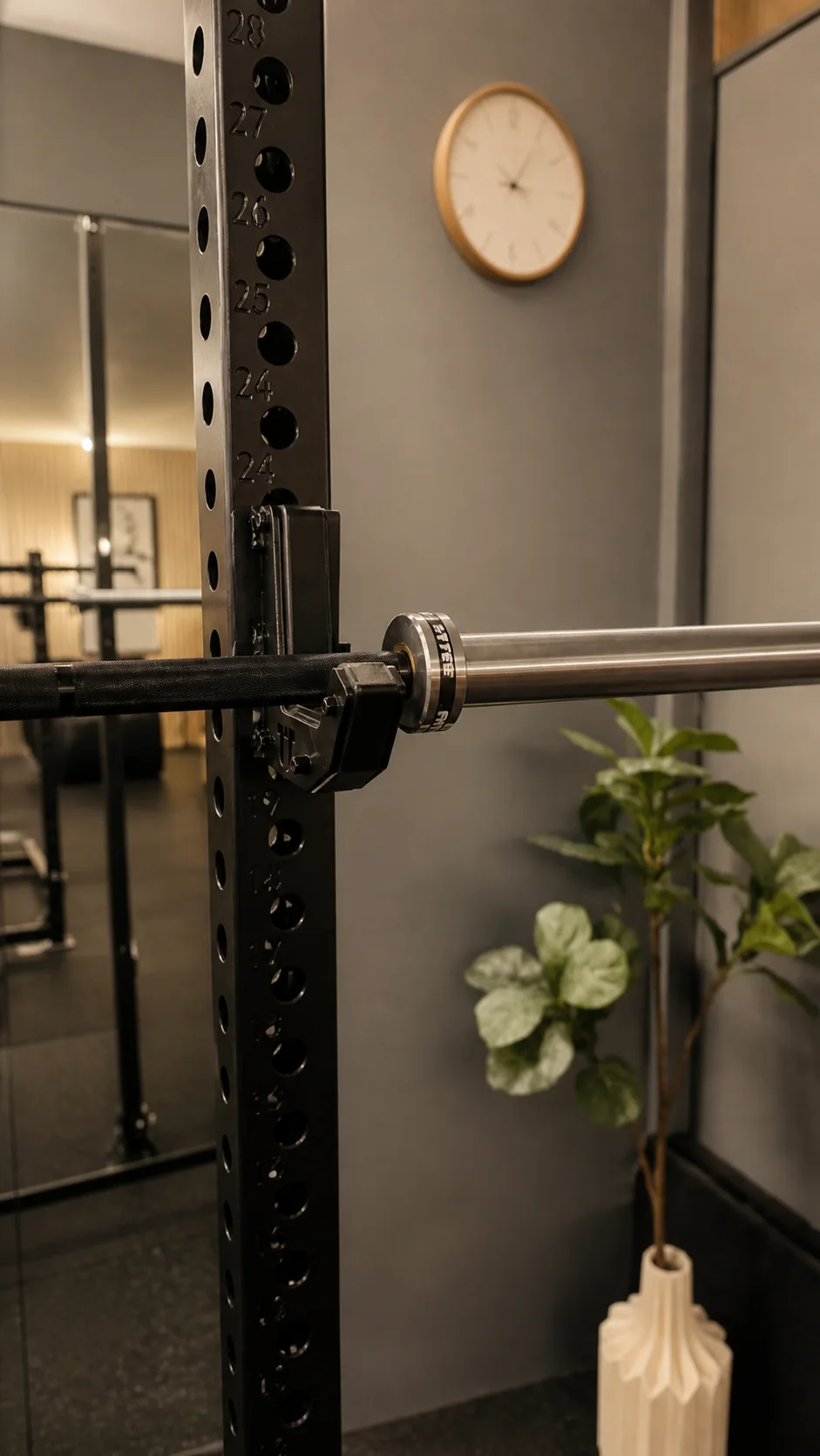Barbell and training rack at Bárbara Portela's Braga studio